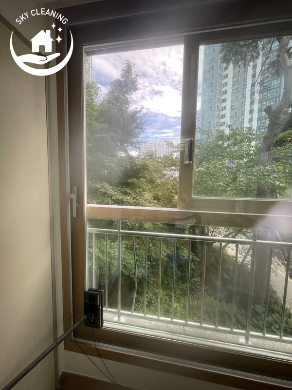 Read more about the article 인천 동보노빌리티 외창청소 / 유리 한 번 제대로 잡으면 건물 이미지가 확 달라집니다